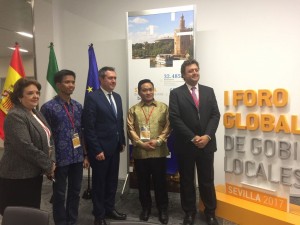 Take pictures with Mayor Sevila Deputy Mayor of Sevilla and delegation of Makassar City